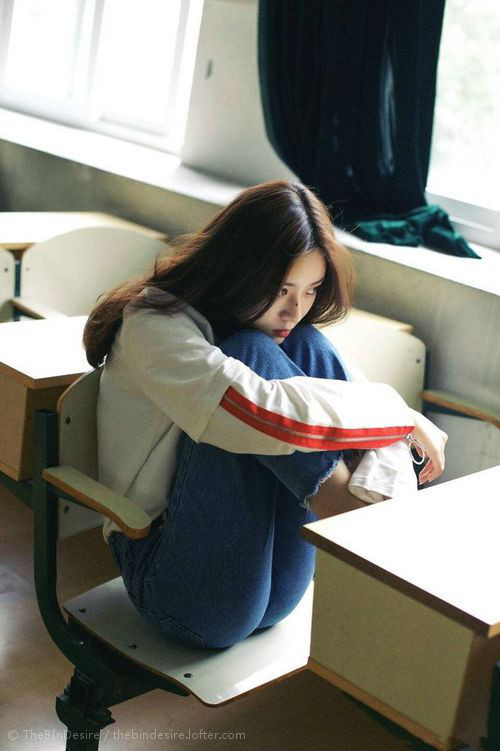 勇士后卫完成绝杀后队友热情拥抱，勇士组织后卫