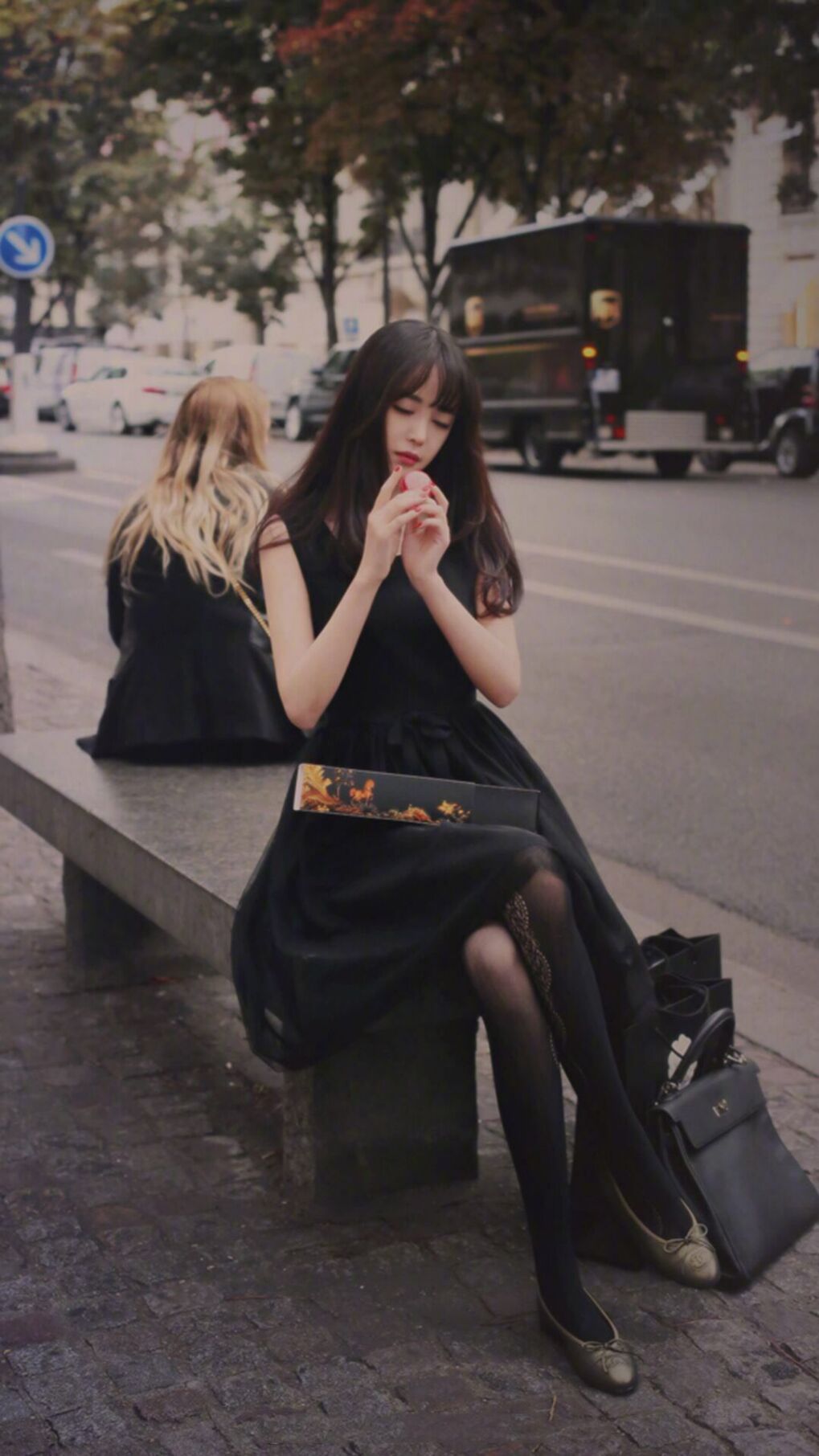 国际足球界倡导绿色环保，赛场和设备实现全面升级，足球国际赛的作用